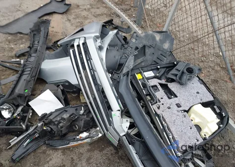 2018 Toyota Highlander Xle from USA, damaged, VIN 5TDJZRFH1JS543044